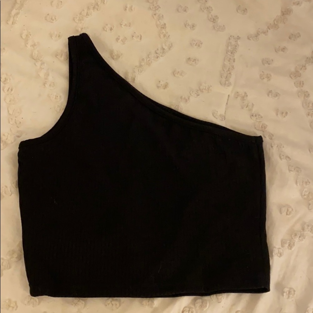 One shoulder black crop top